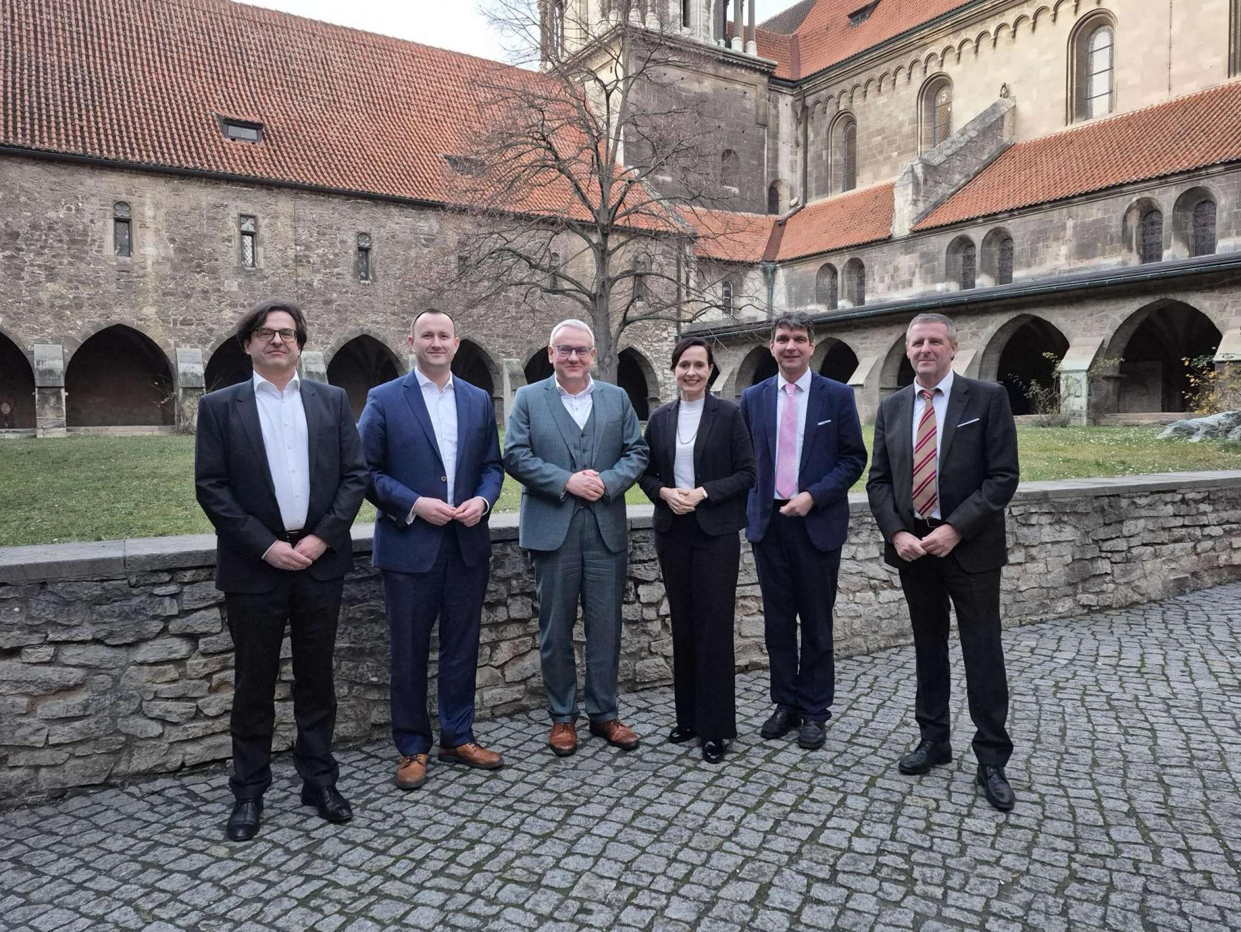 <p>Treffen der Präsidenten der Landkreistage aus Sachsen, Sachsen-Anhalt und Thüringen in Naumburg</p>